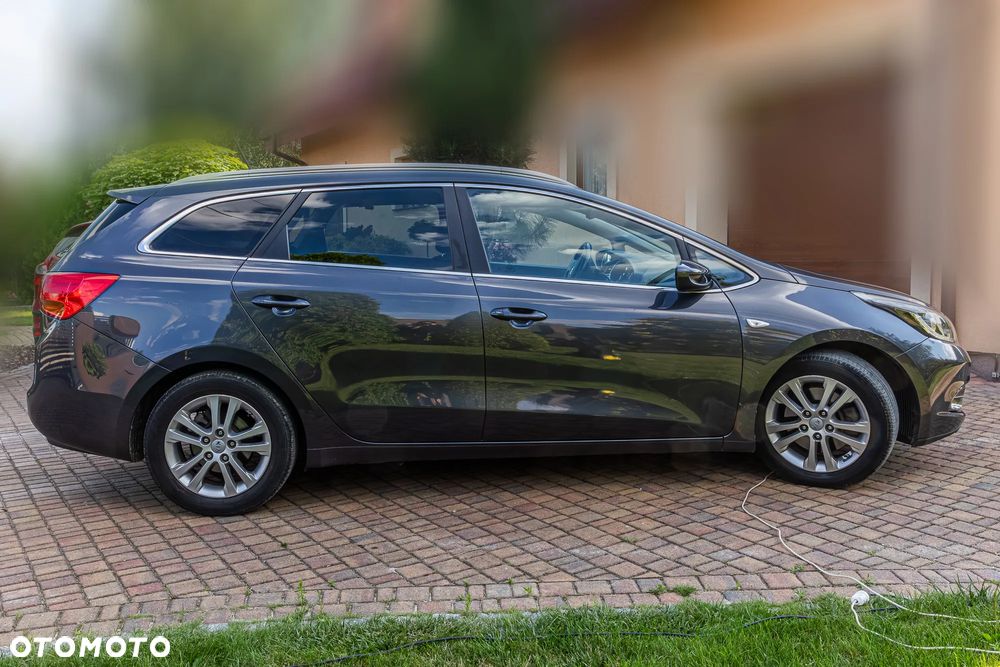 Kia Ceed 1.6 GDI Dream Team Edition - 4