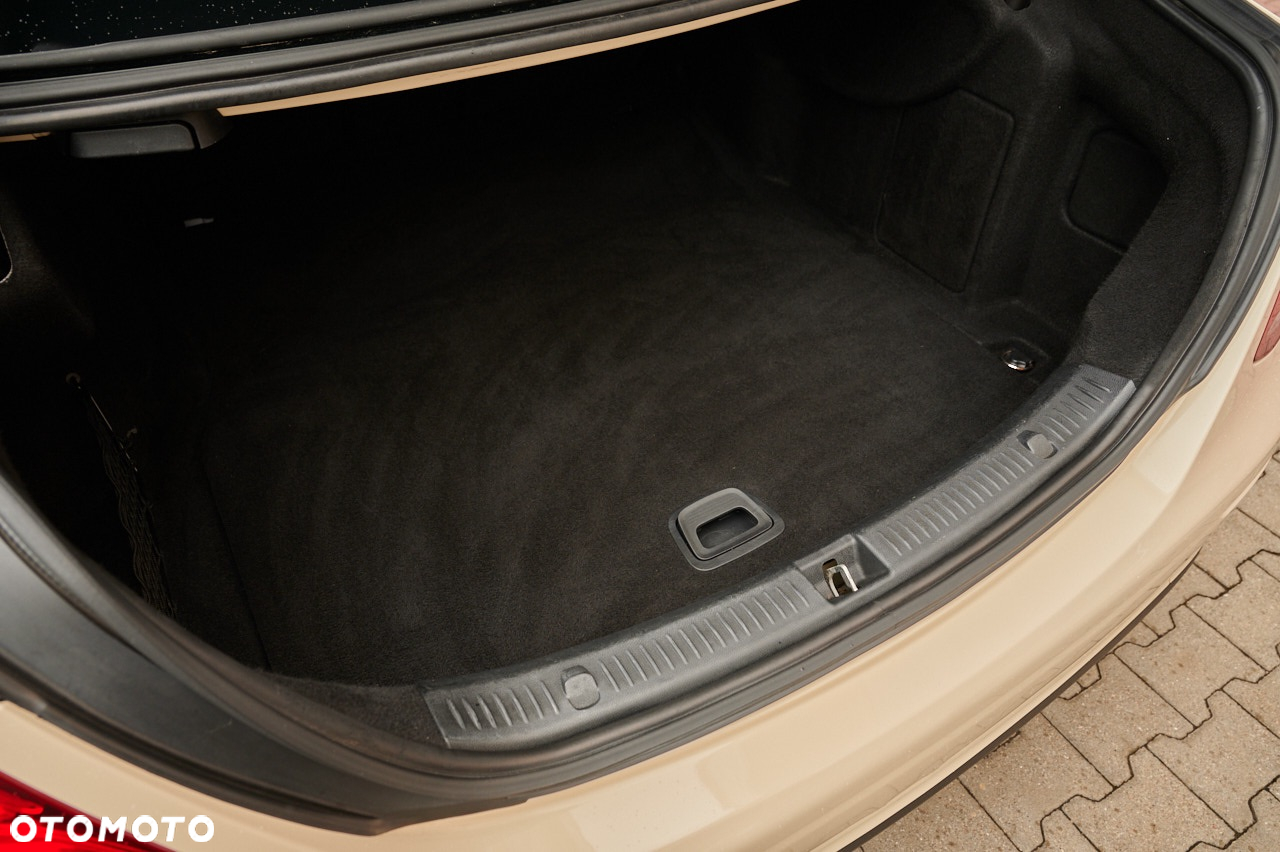 Mercedes-Benz Klasa E 200 d 9G-TRONIC - 19