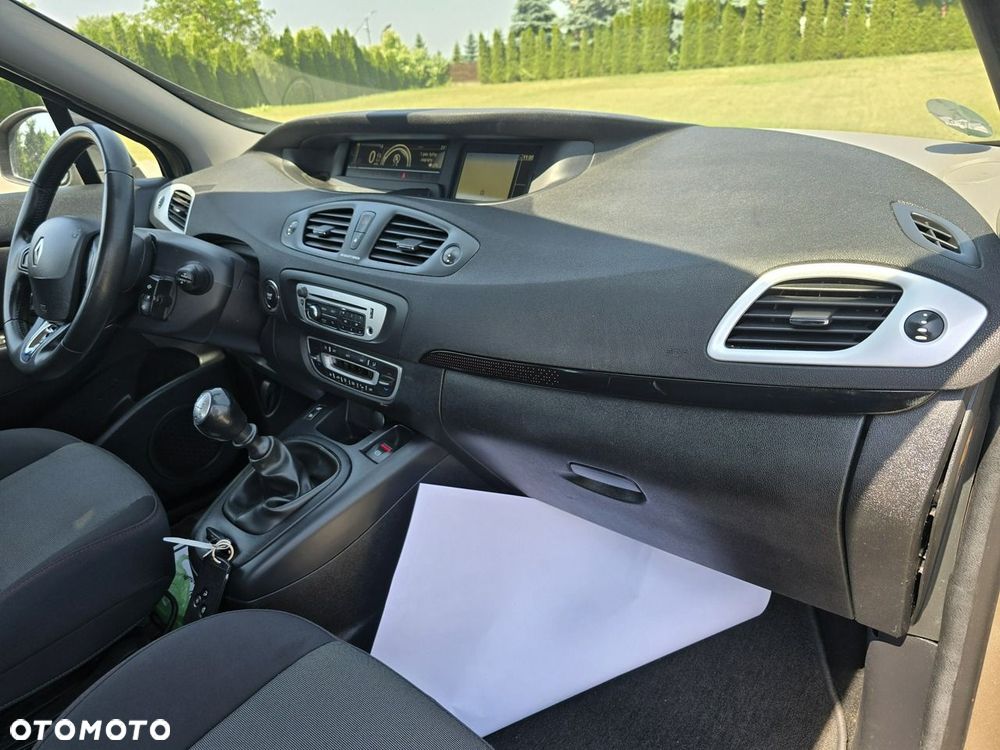Renault Grand Scenic - 32