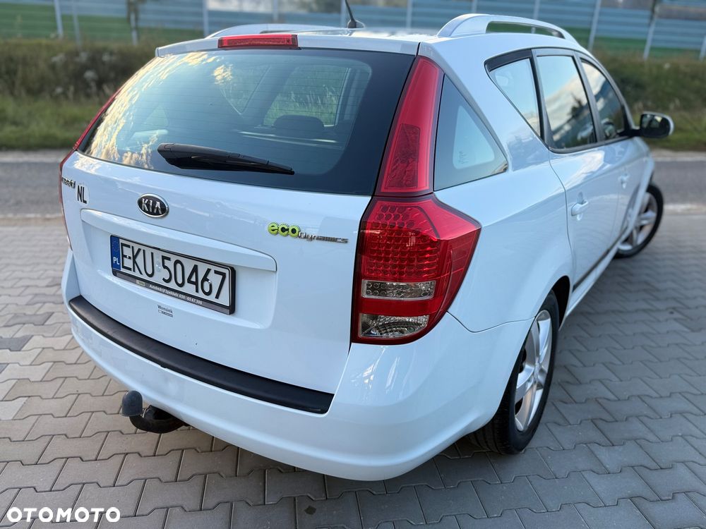Kia Ceed - 11