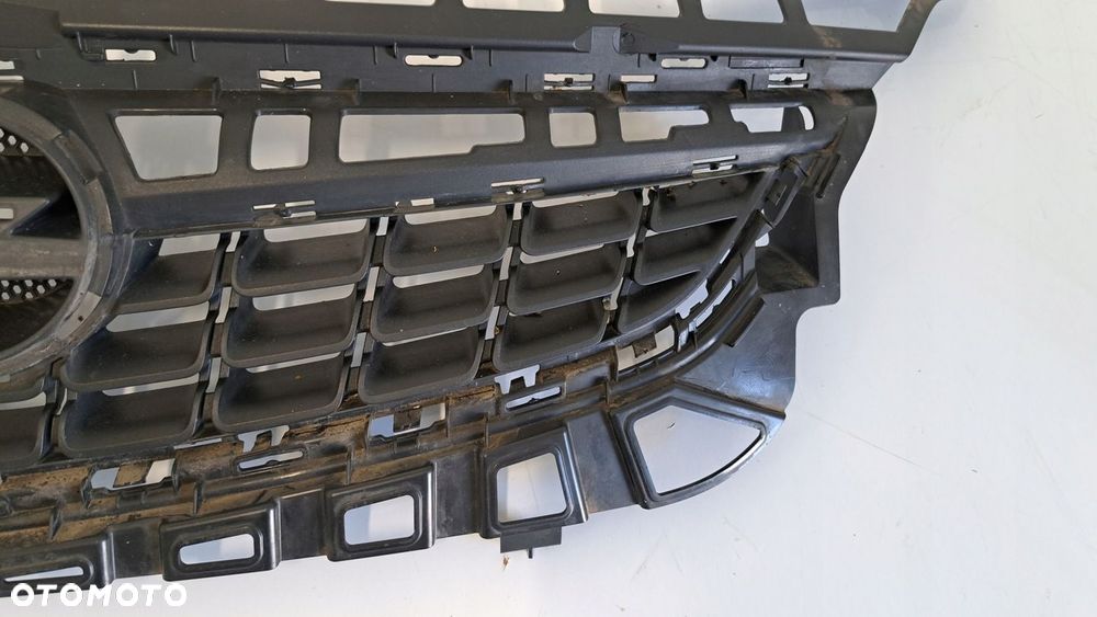 Grill atrapa zderzaka OPEL Astra IV J Przed liftem 09-12r - 2