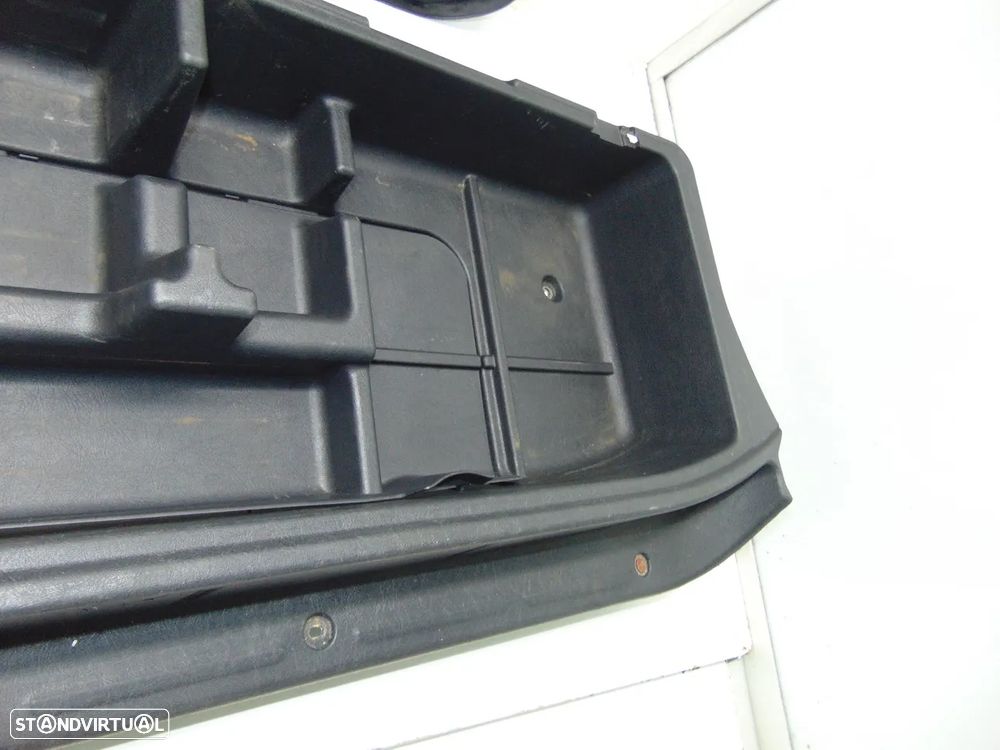 Mitsubishi Pajero caixa arrumos mala - 9