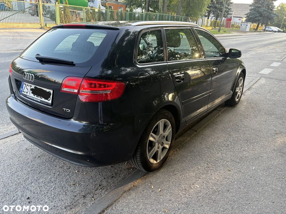 Audi A3 Sportback 1.6 TDI DPF S line Sportpaket - 2