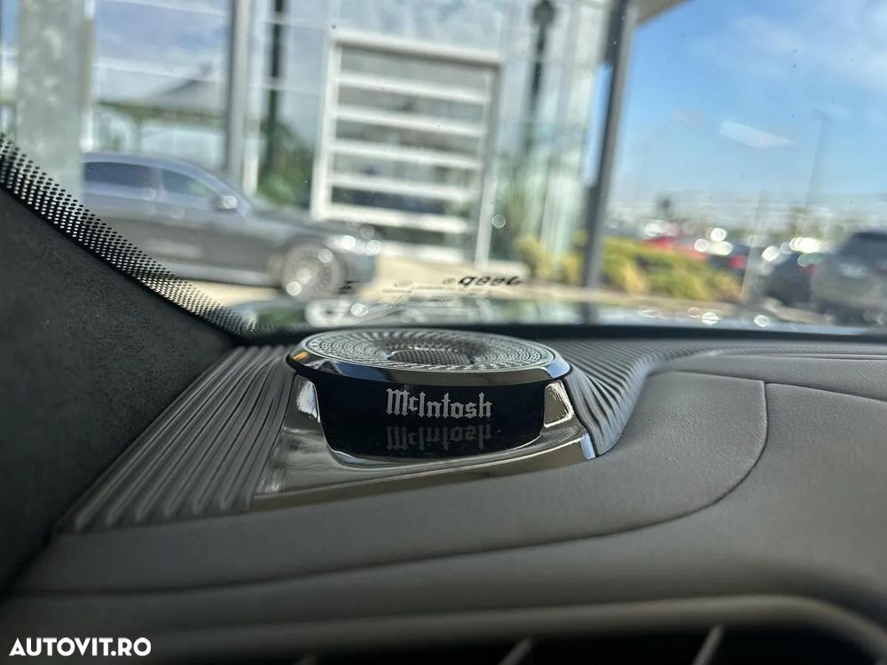 Jeep Grand Cherokee - 23