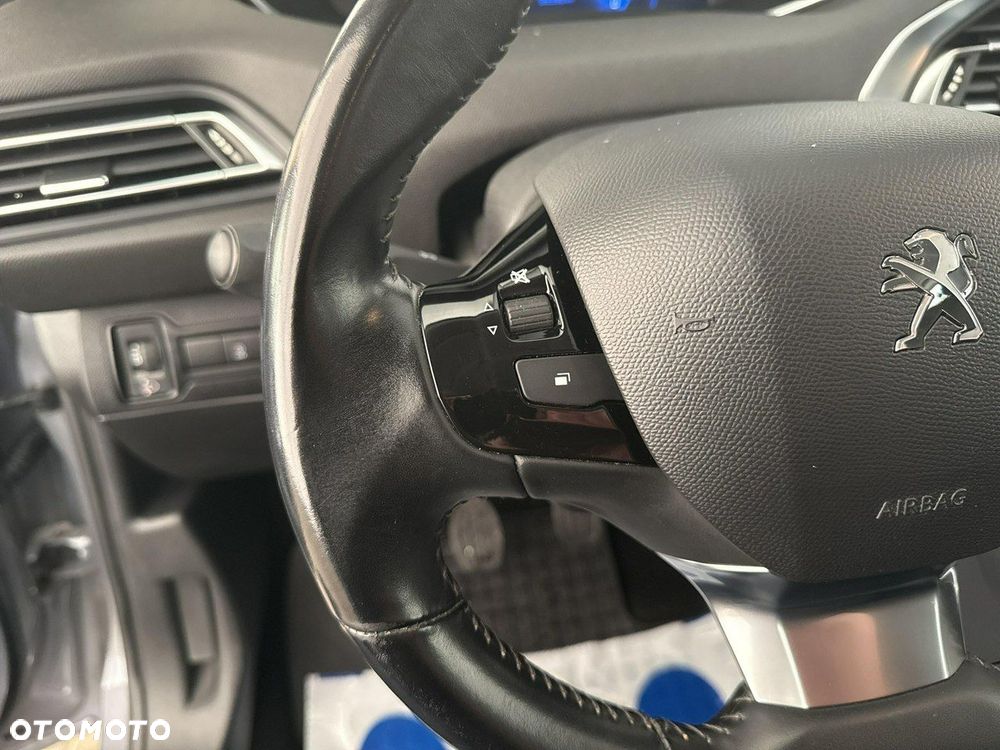 Peugeot 308 - 25