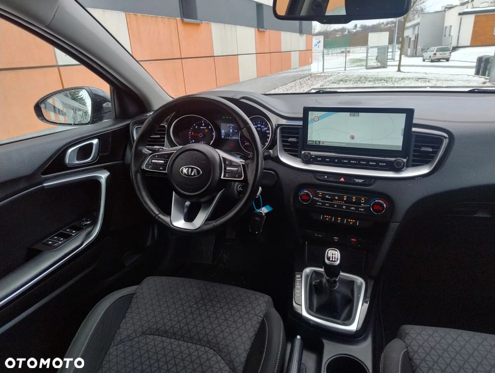 Kia Ceed 1.6 CRDi mHEV L Business Line - 17