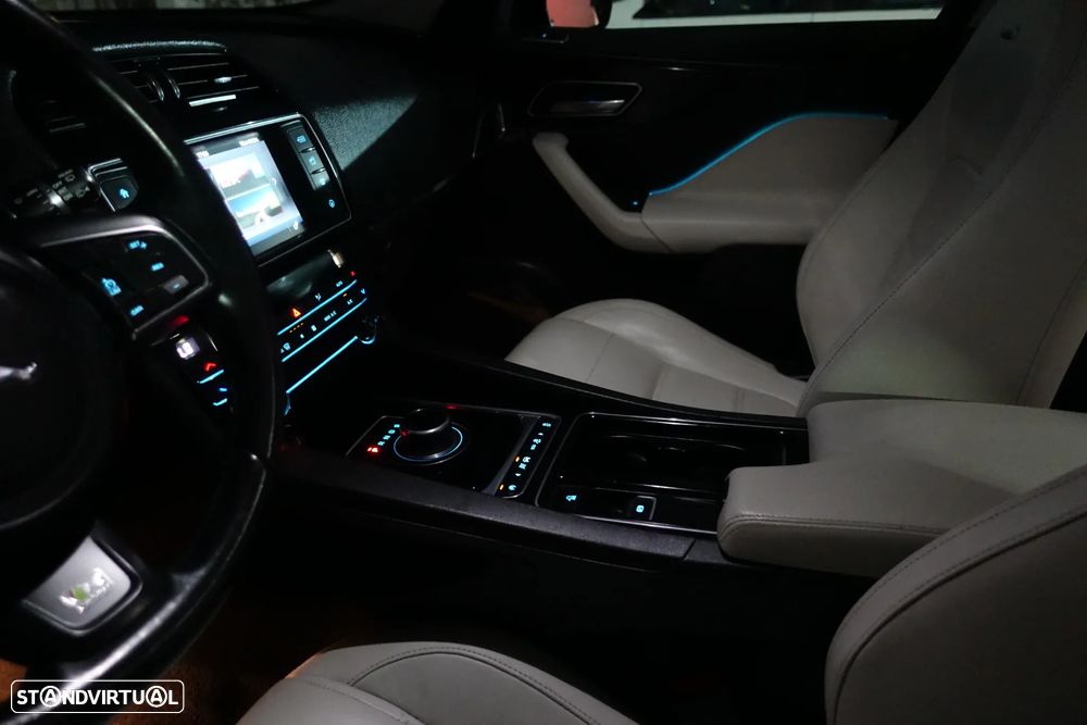 Jaguar F-Pace 2.0 i4D R-Sport Aut. - 47