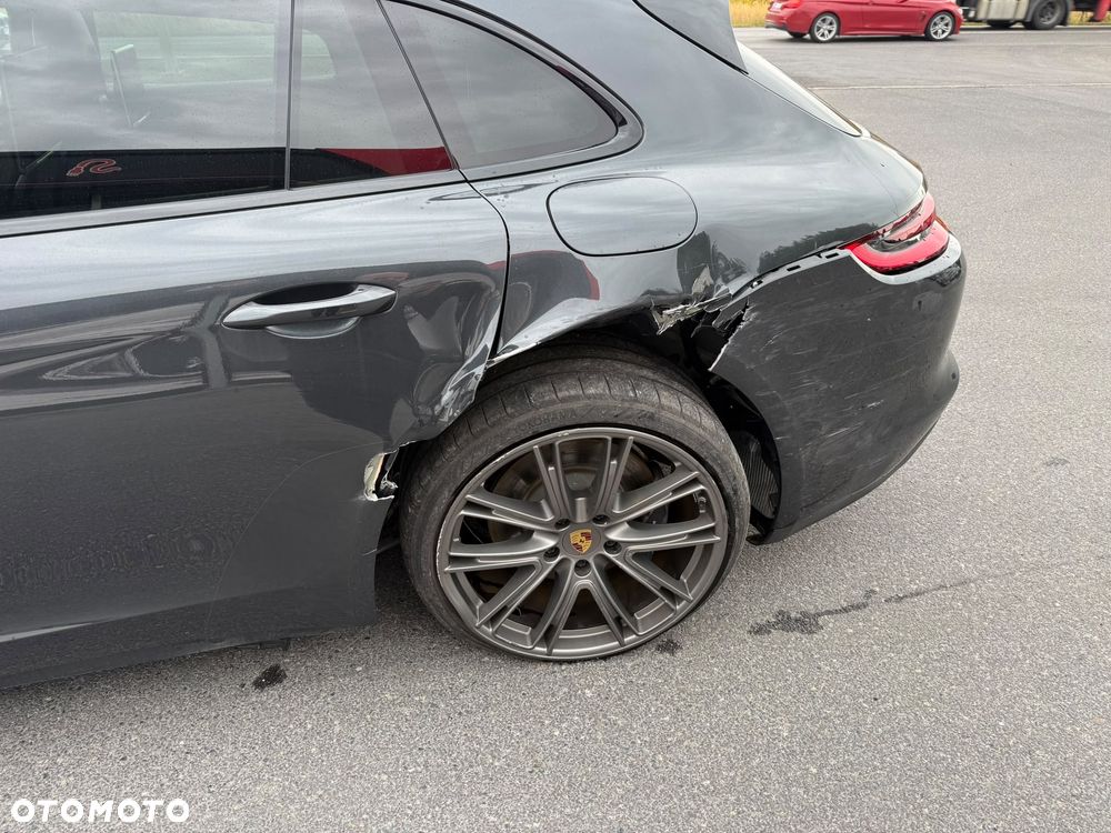 Porsche Panamera 4 E-Hybrid - 16