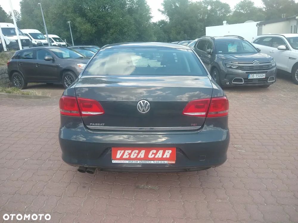 Volkswagen Passat - 16