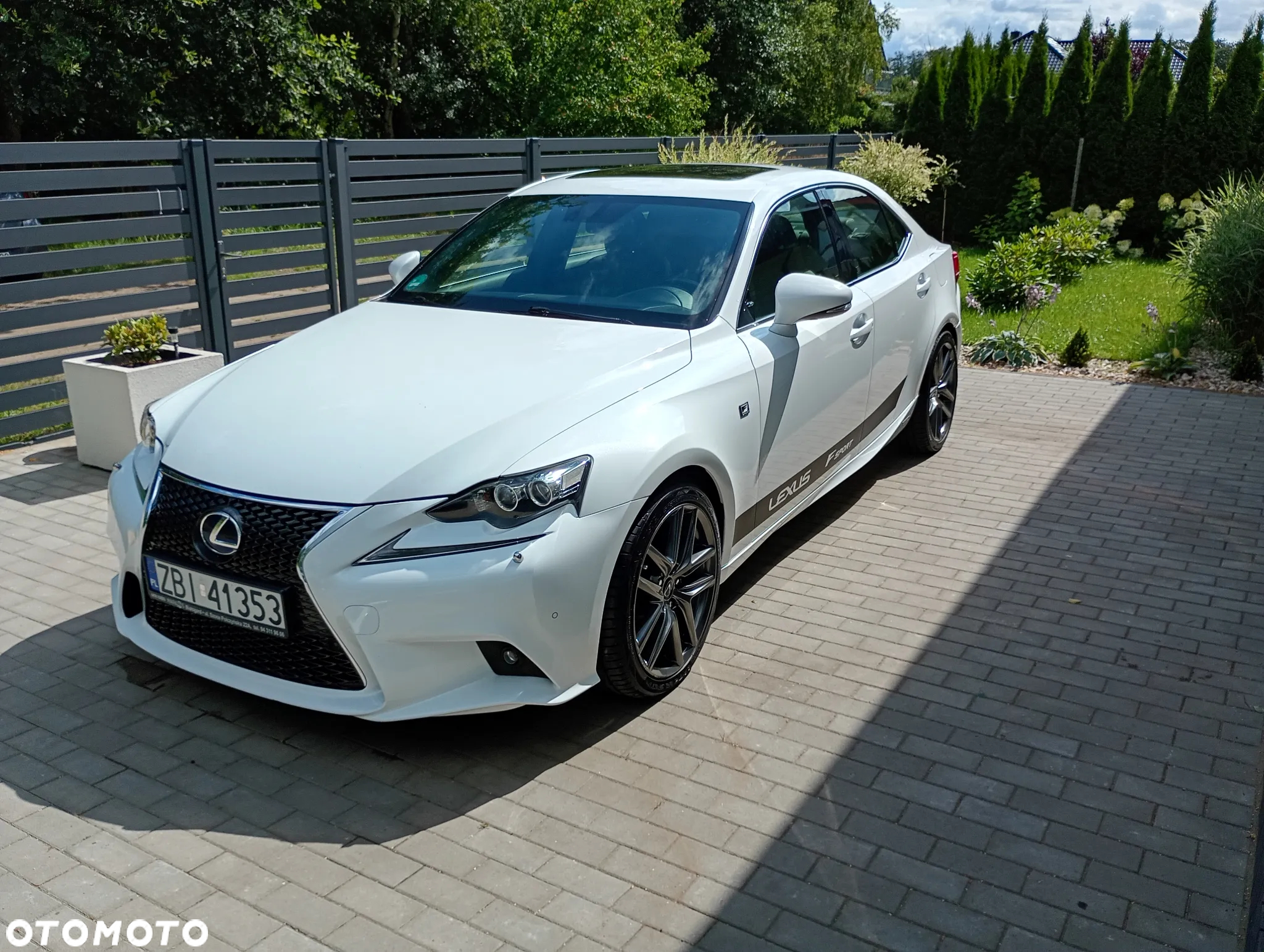 Lexus IS 300h F Sport - 38
