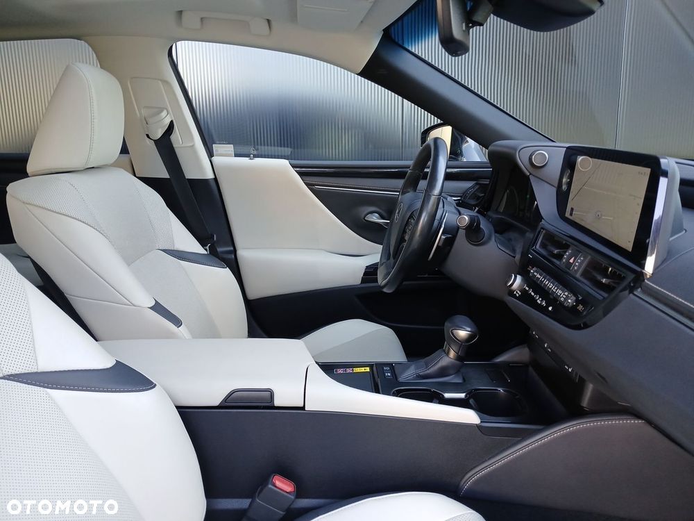 Lexus ES 300h Business Edition - 27