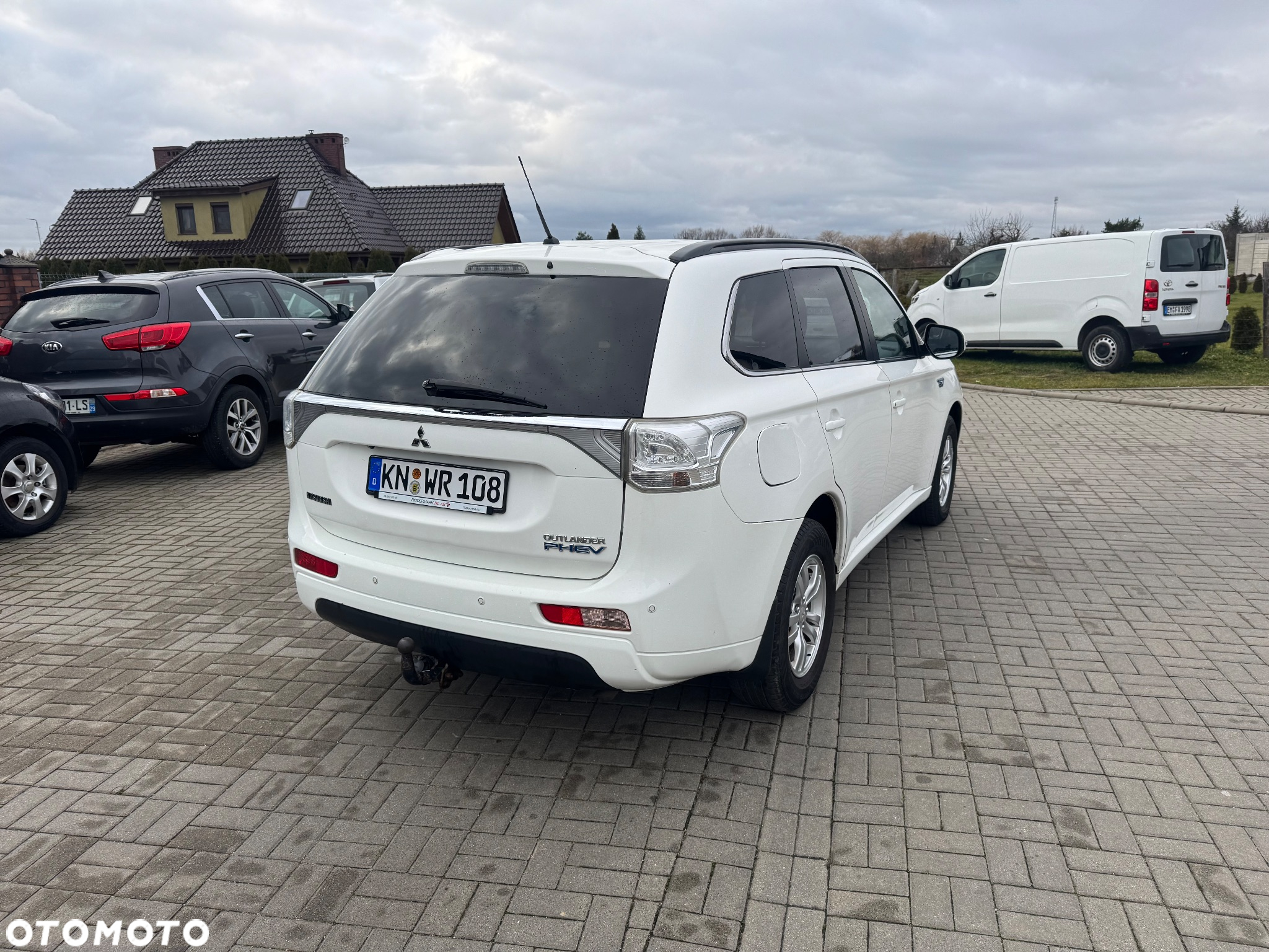 Mitsubishi Outlander 2.0 4WD Plug-In Hybrid - 10