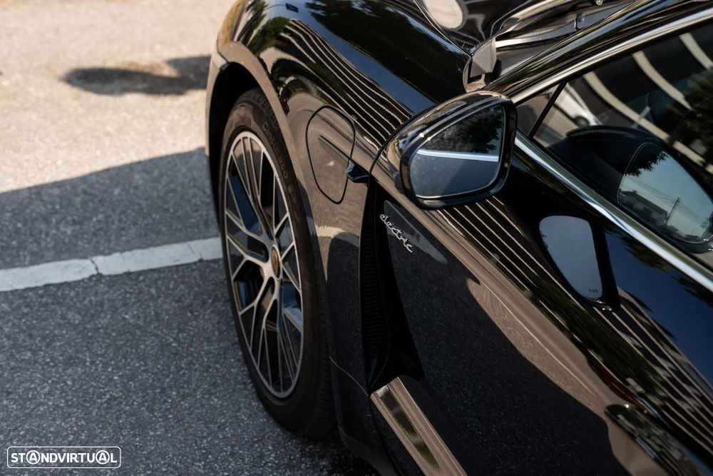 Porsche Taycan Turbo - 11