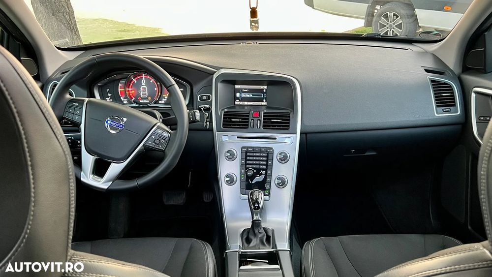 Volvo XC 60 D5AWD Momentum - 5