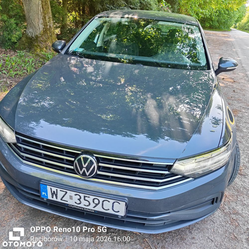 Volkswagen Passat - 1