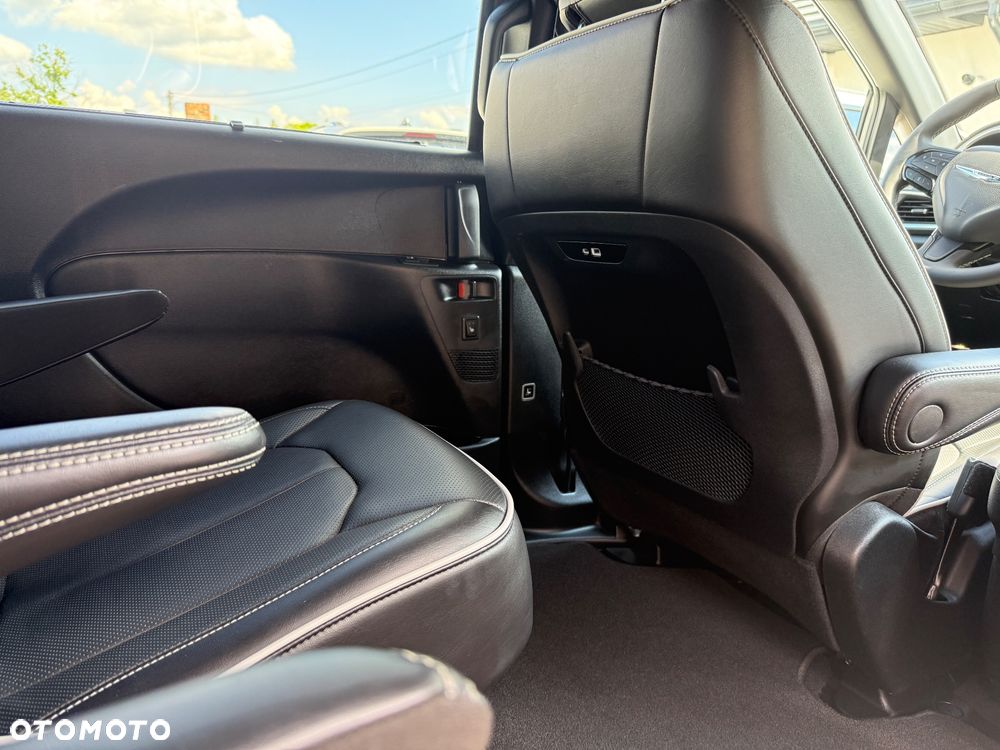 Chrysler Pacifica - 34