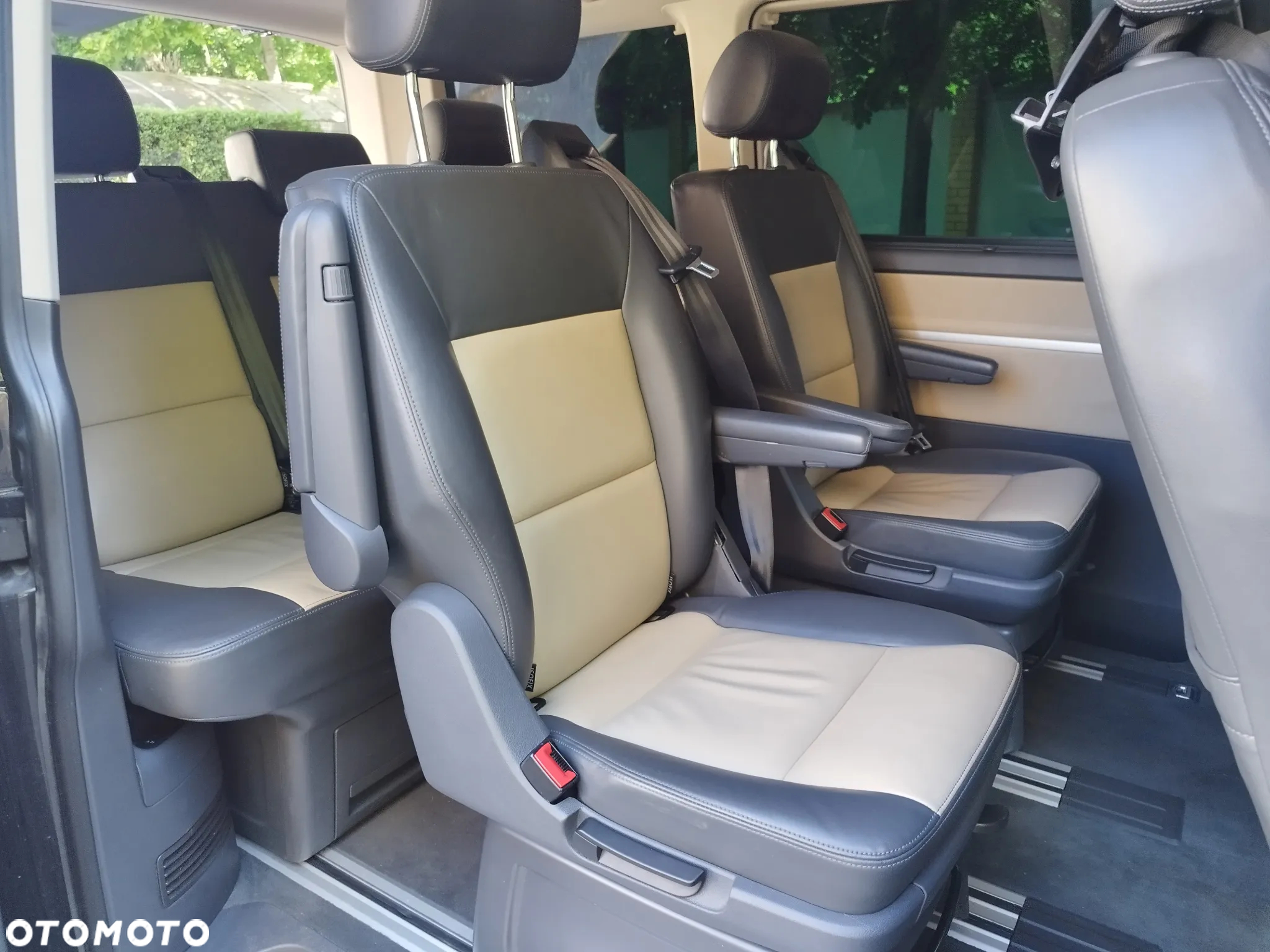 Volkswagen Multivan - 14