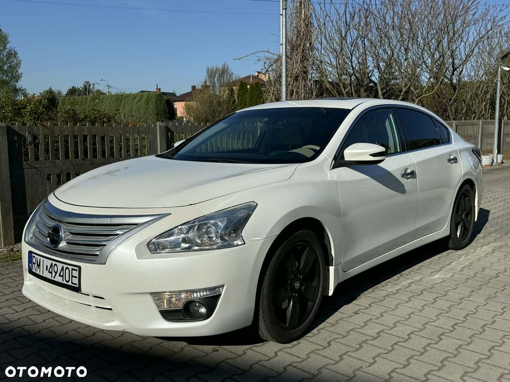 Nissan Altima - 1