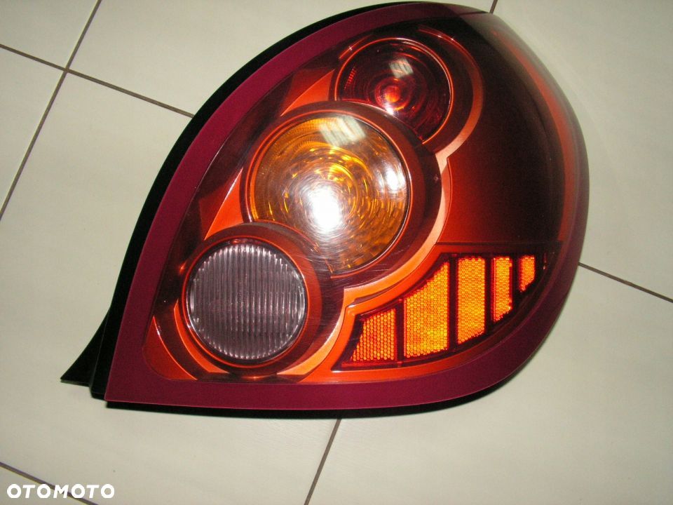 ALMERA N16 LIFT LAMPA TYLNA PRAWA - 1