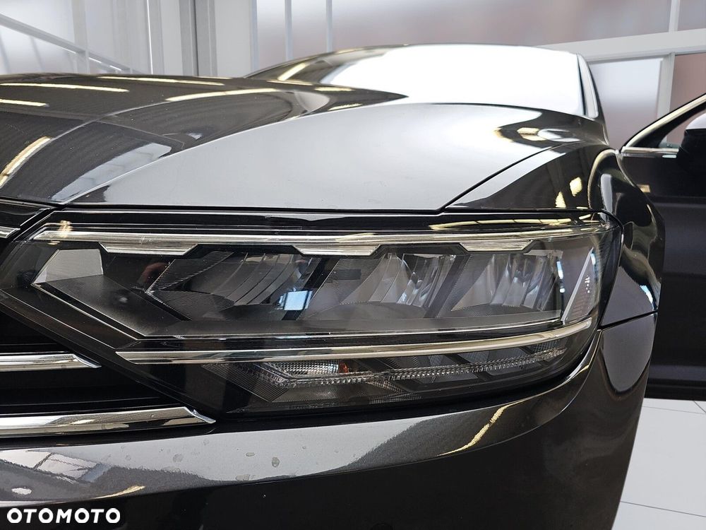 Volkswagen Passat - 32