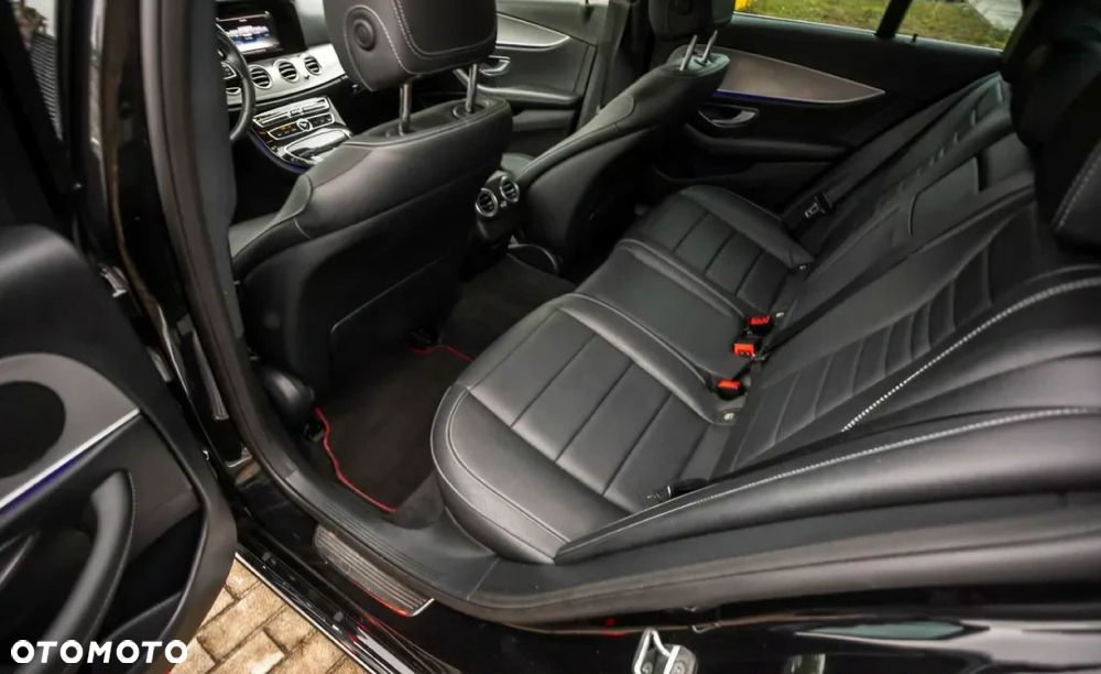 Mercedes-Benz Klasa E 220 d 4-Matic 9G-TRONIC - 12