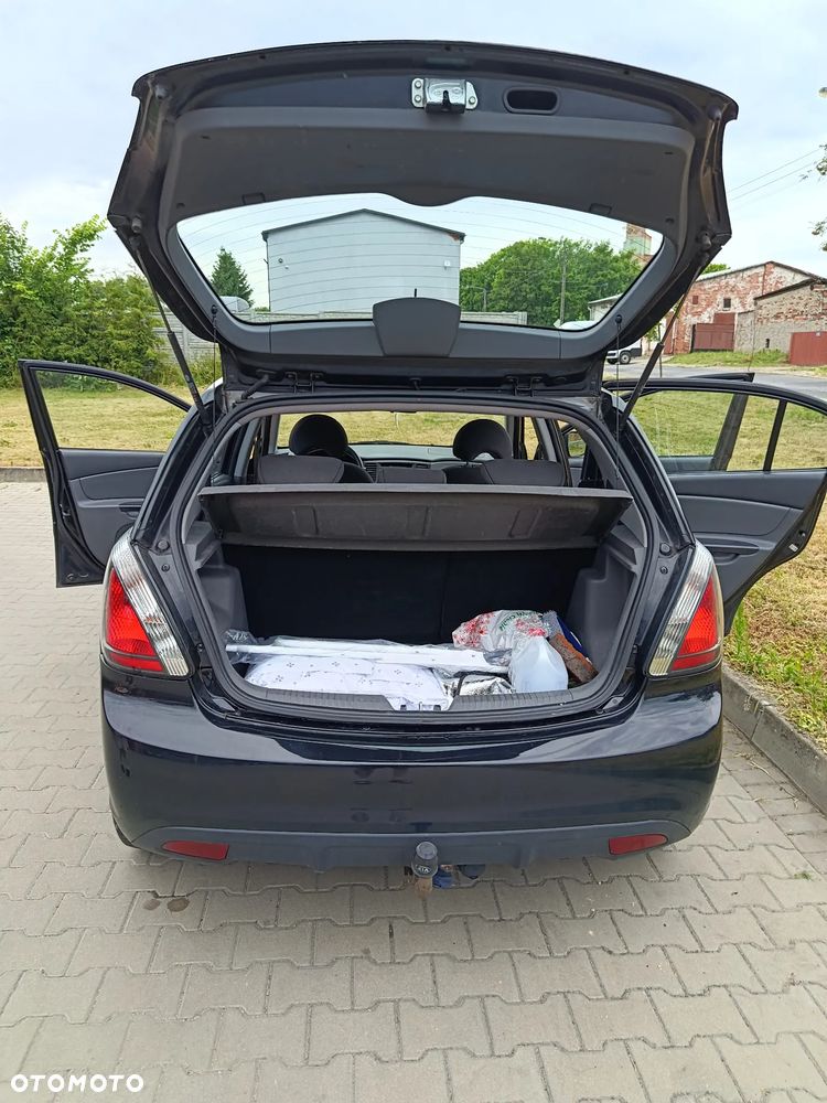 Kia Rio 1.4 Family - 8