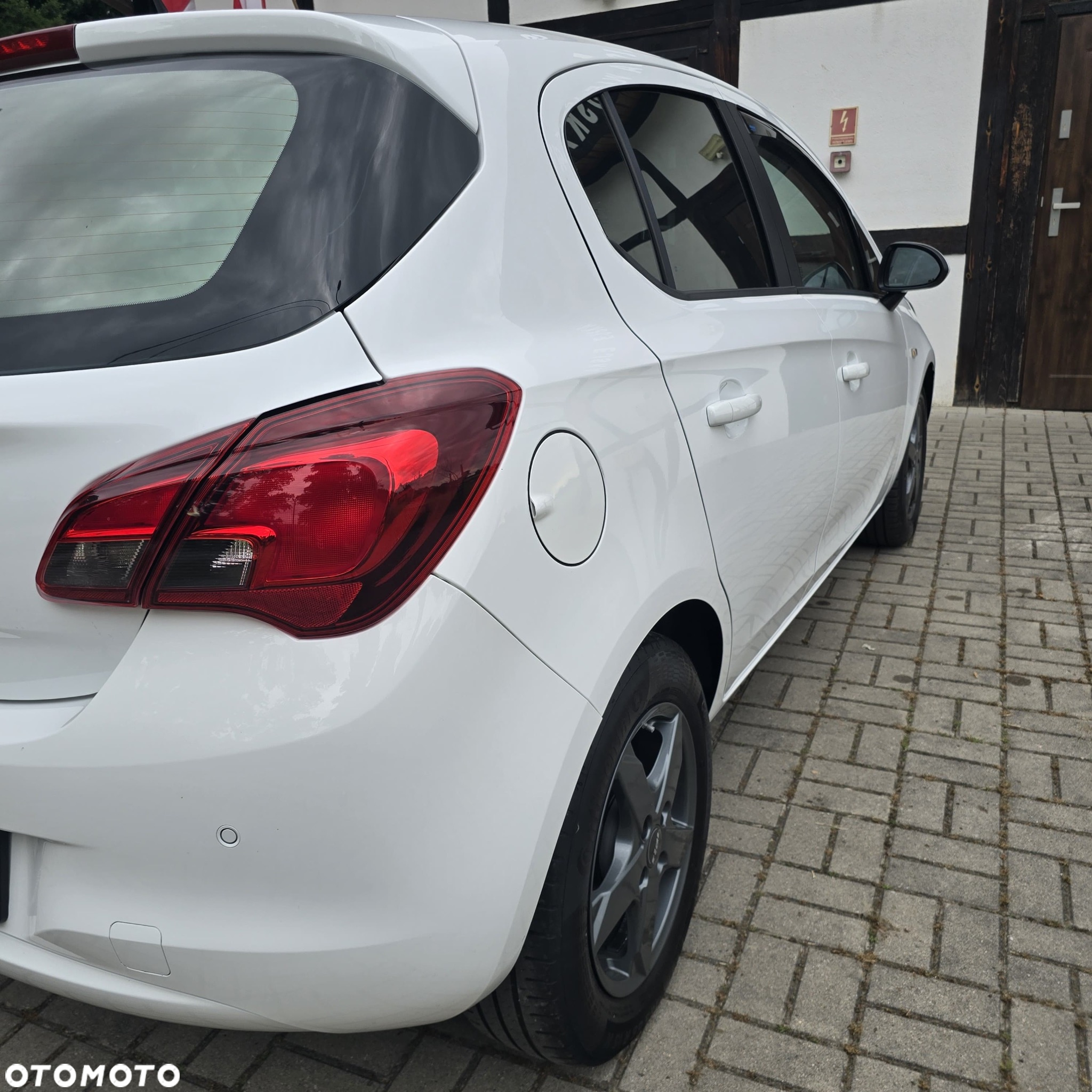 Opel Corsa 1.2 16V Enjoy - 9