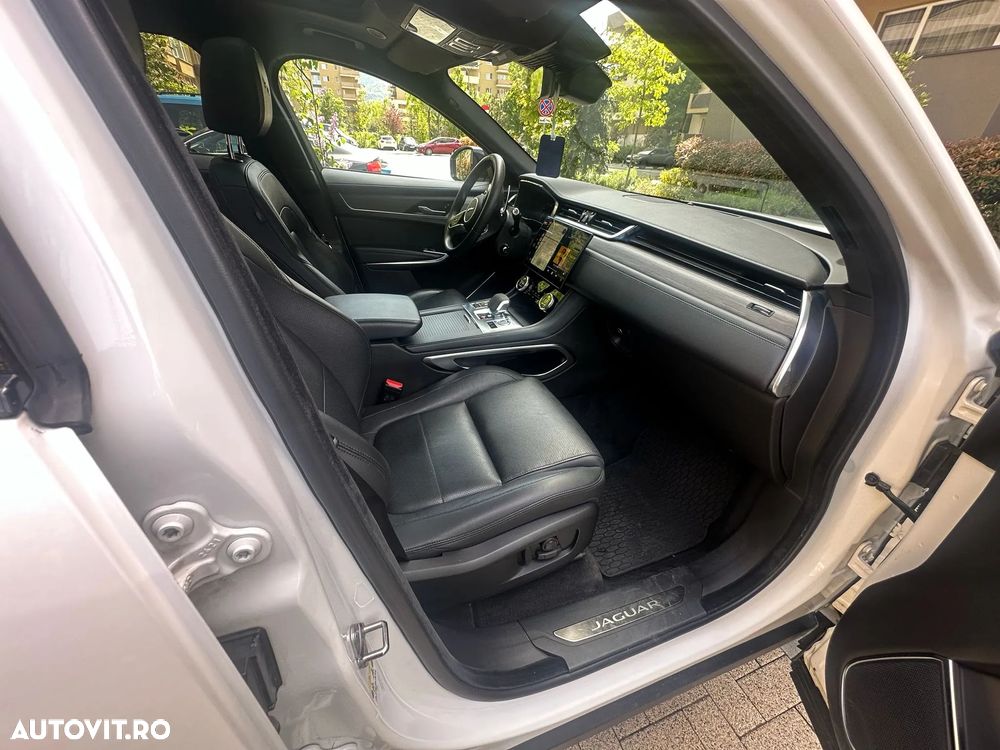 Jaguar F-Pace D200 AWD SE - 32