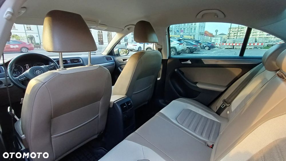 Volkswagen Jetta 1.4 TSI Highline - 23