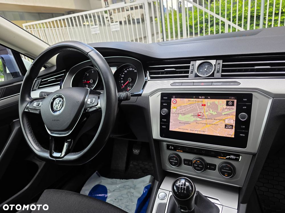 Volkswagen Passat 2.0 TDI SCR Comfortline - 8