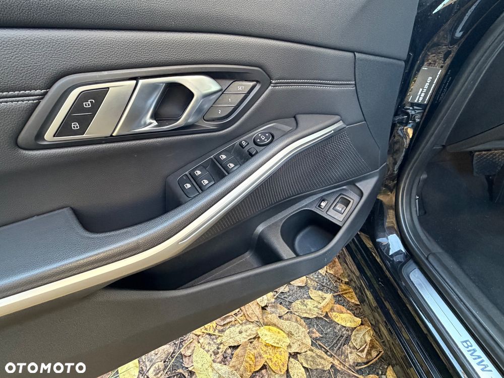 BMW Seria 3 330e xDrive Sport Line sport - 25