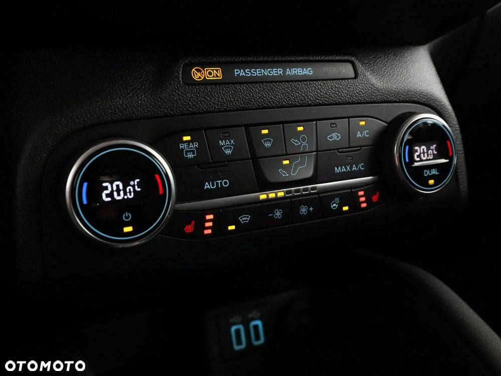 Ford Focus 2.0 EcoBlue Titanium - 27
