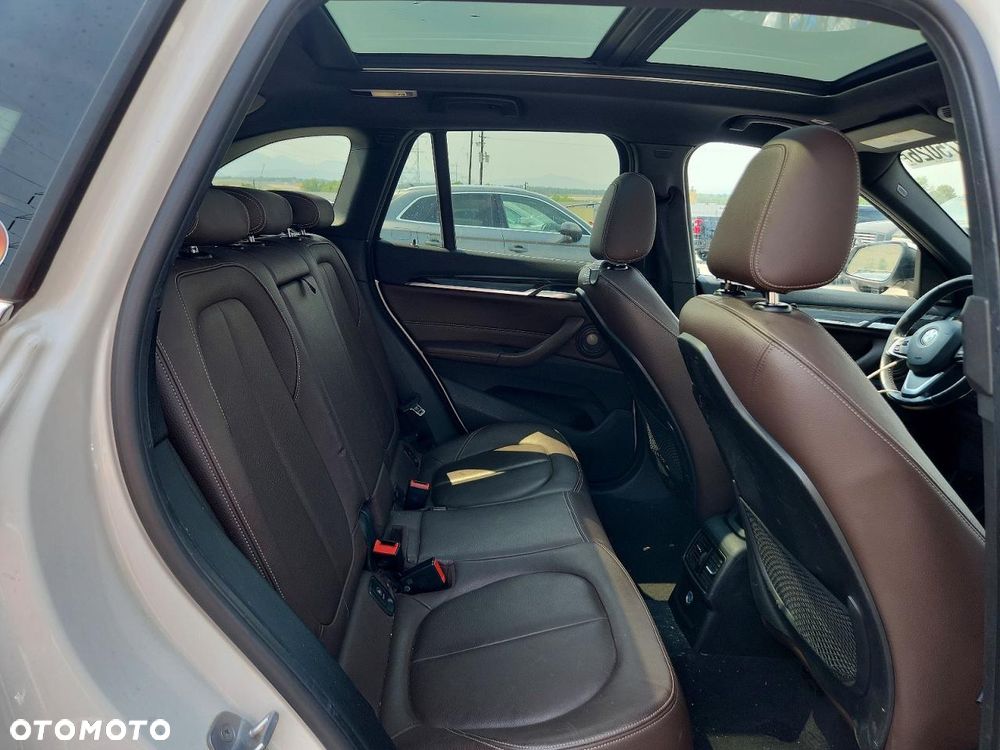 BMW X1 xDrive28i Sport Line - 13