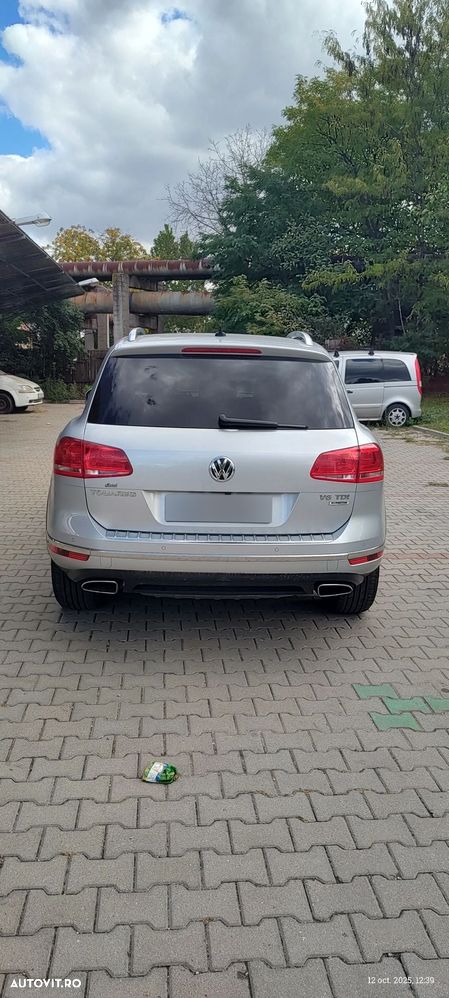 Volkswagen Touareg - 1