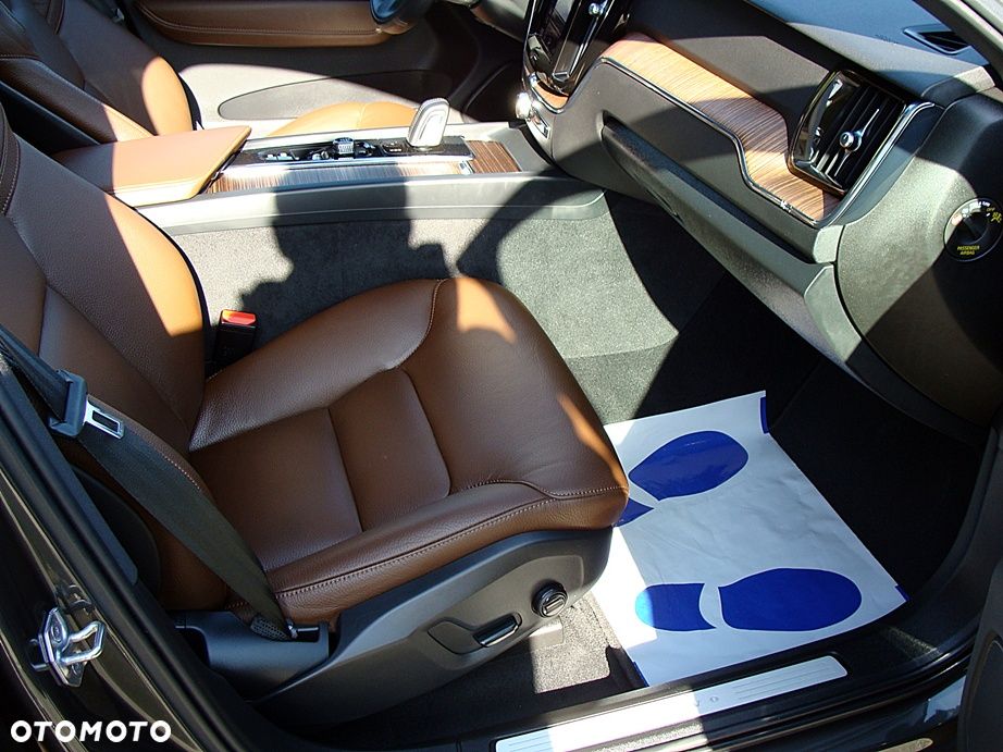 Volvo XC 60 B4 D Ultimate Dark - 12