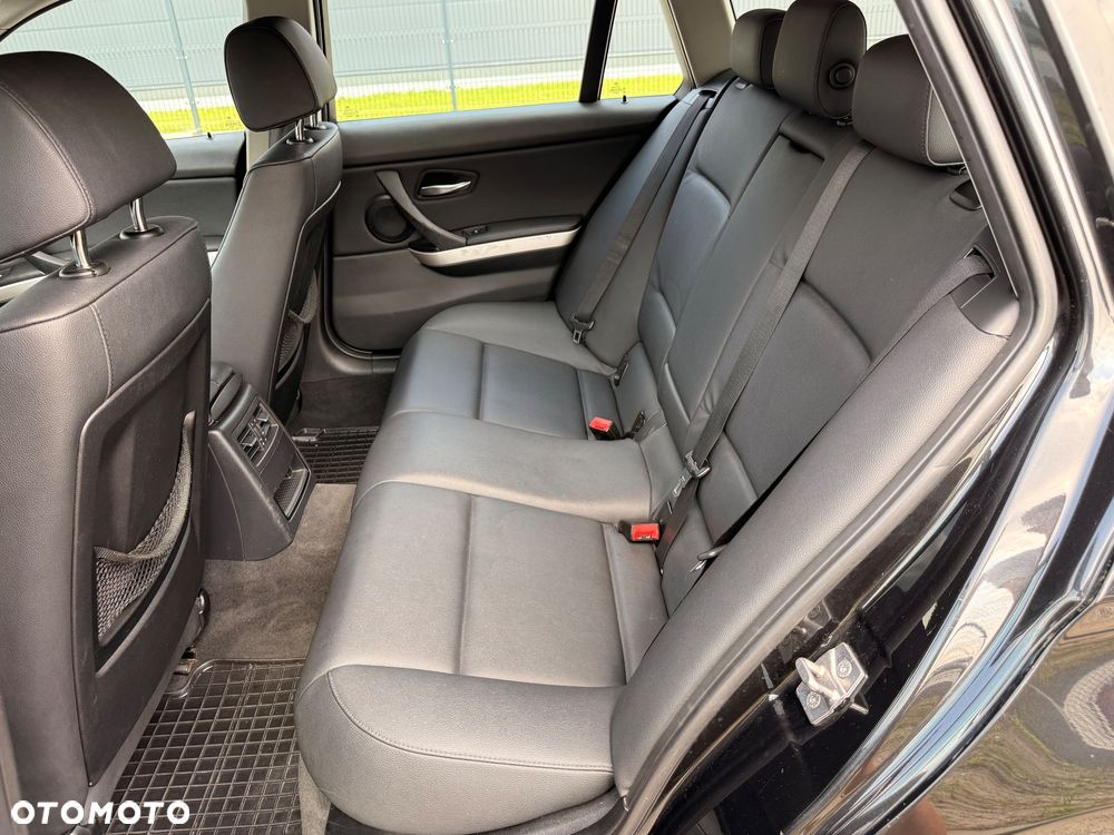 BMW Seria 3 318d DPF Edition Sport - 25