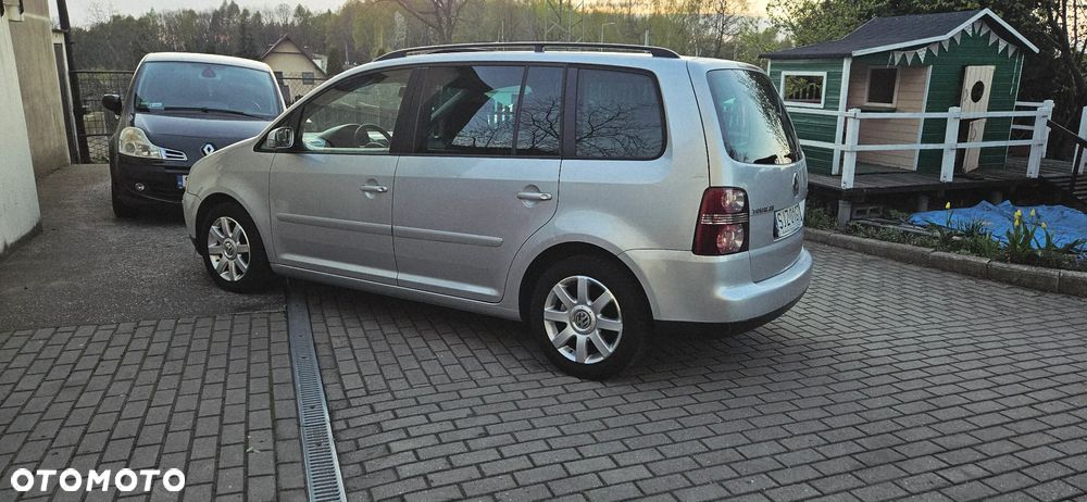 Volkswagen Touran 1.6 FSI Trendline - 3