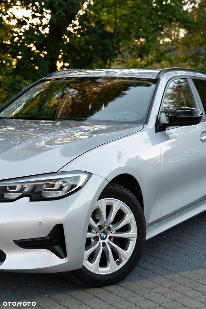 BMW Seria 3 318d MHEV - 18