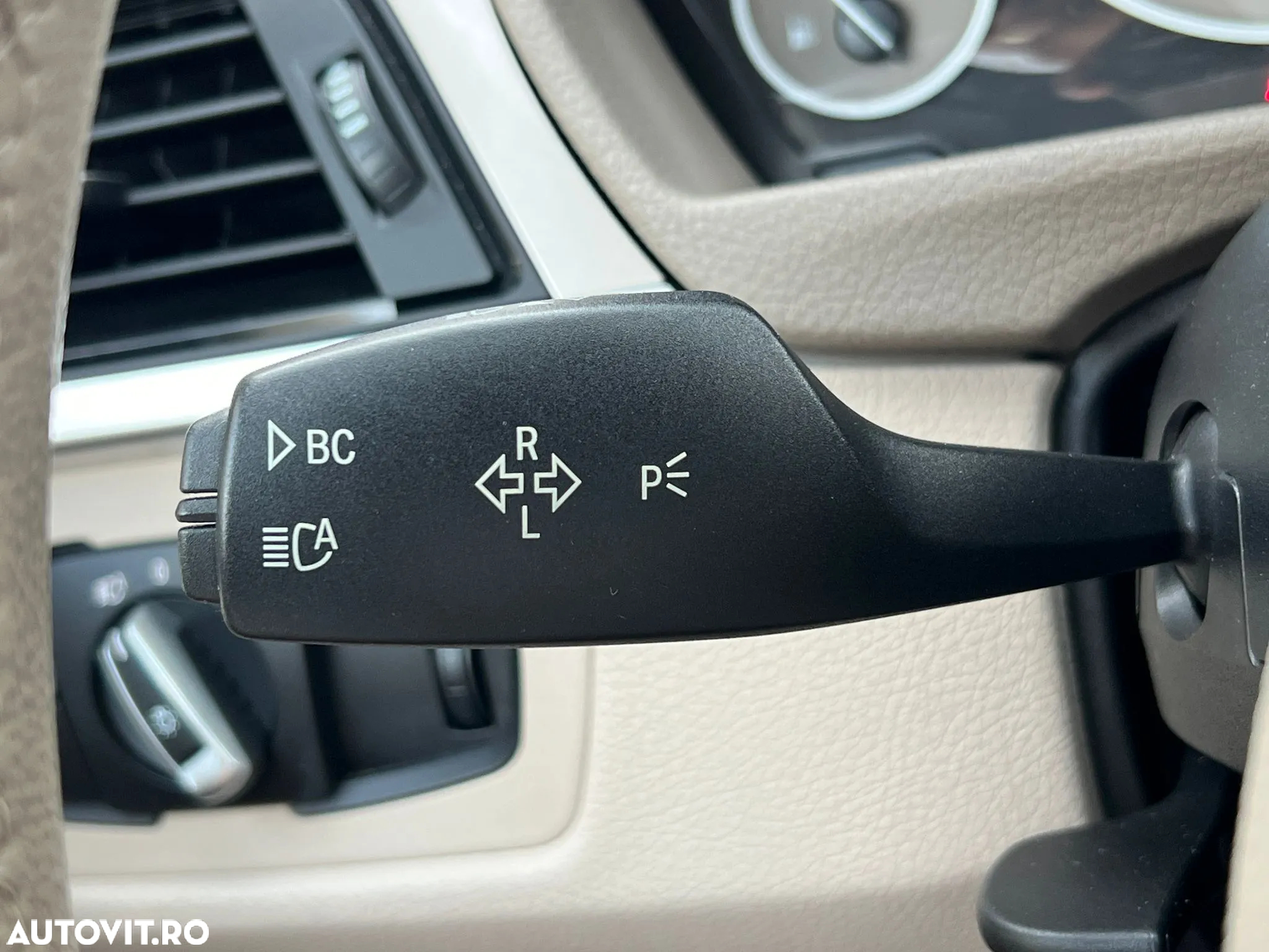 BMW Seria 3 320d DPF Touring Aut. - 24