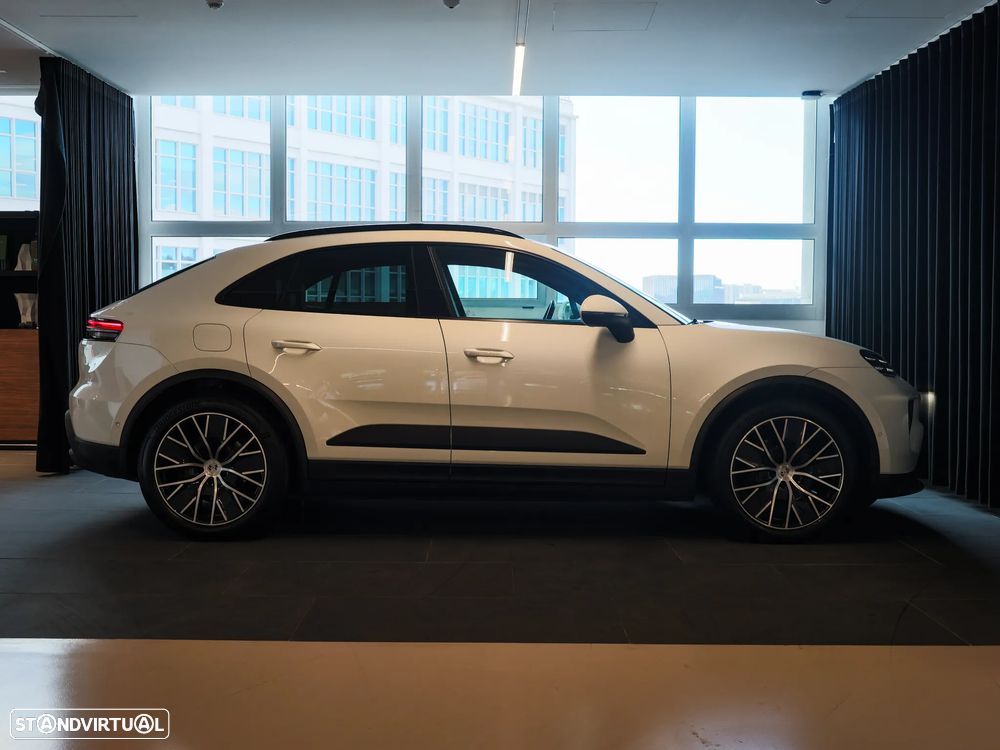 Porsche Macan Electric 4 - 7