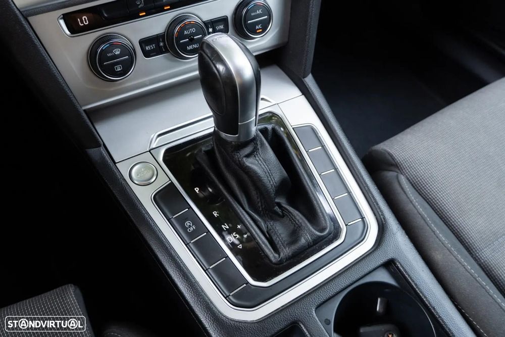 VW Passat Variant 1.6 TDI Confortline DSG - 21