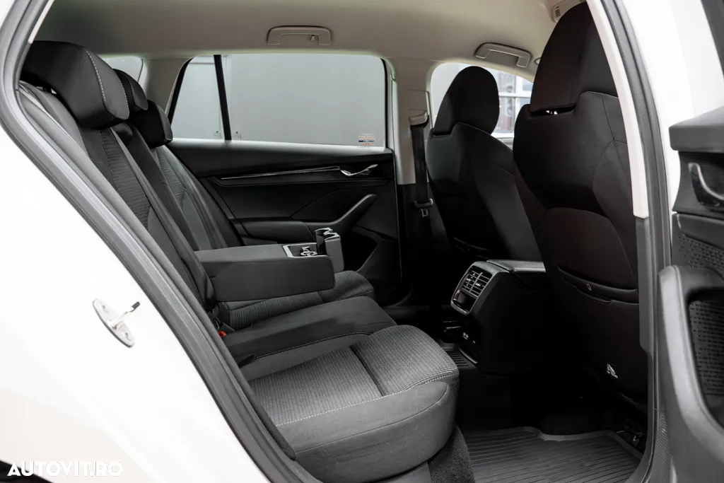Skoda Octavia Combi 2.0 TDI DSG Ambition - 28