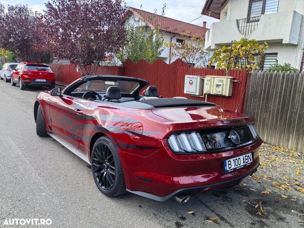 Ford Mustang - 4