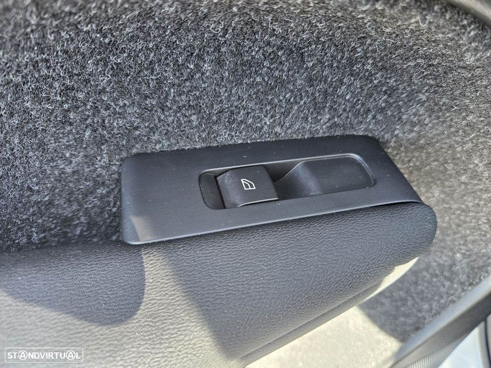 Volvo XC 40 D4 AWD Geartronic Momentum Pro - 46