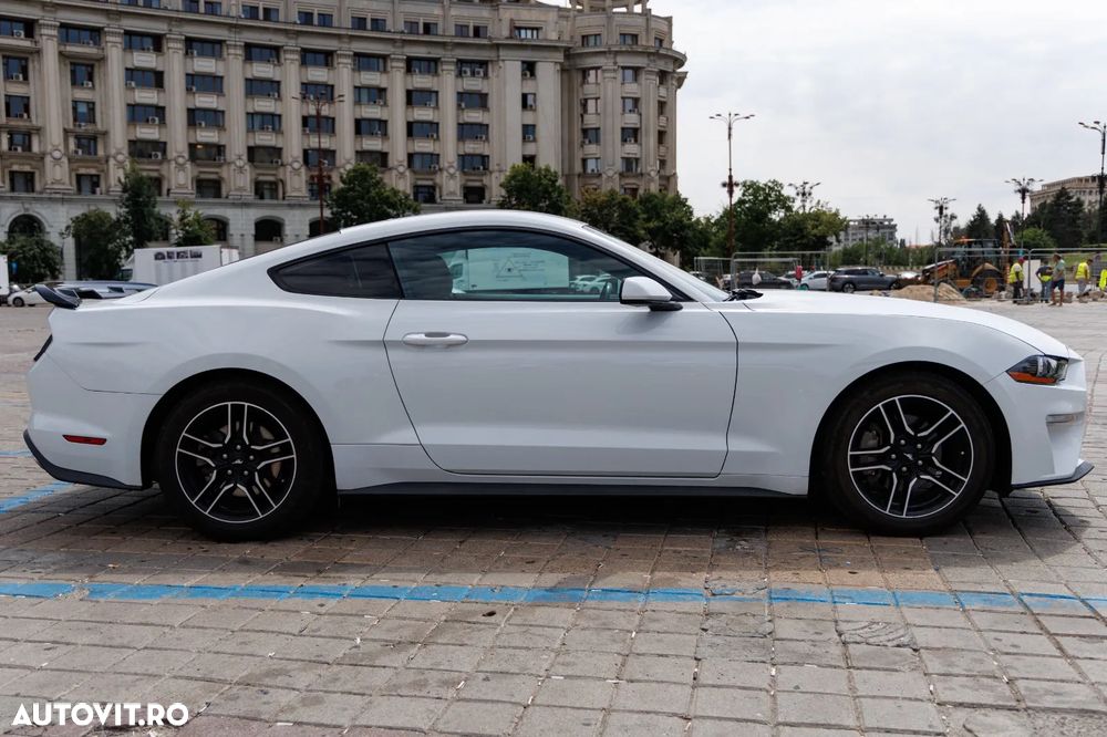 Ford Mustang - 7