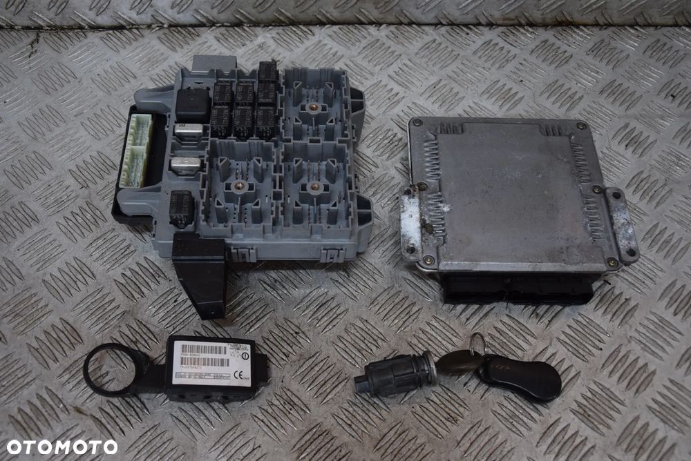 JEEP CHEROKEE KJ 2.5 CRD STACYJKA KLUCZYK KOMPUTER ZESTAW DO ODPALANIA KPL. - 10