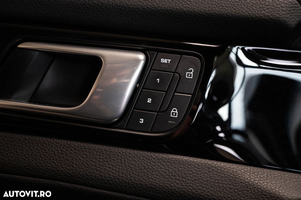 Porsche Panamera 4 E-Hybrid - 27