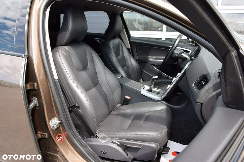 Volvo V60 Cross Country D3 Drive-E Summum - 25