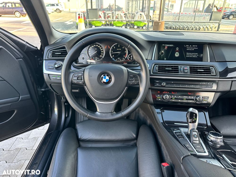 BMW Seria 5 530d xDrive Touring Sport-Aut. Luxury Line - 12