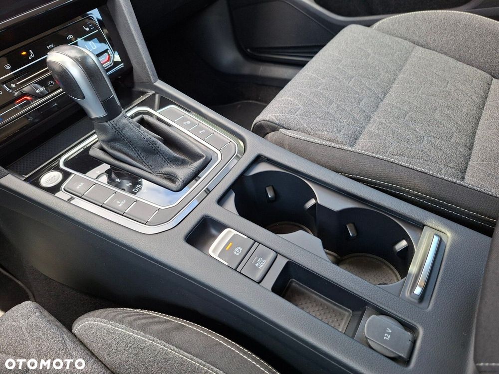 Volkswagen Passat - 22